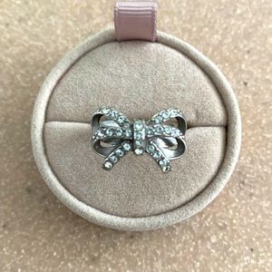 Brighton double bow ring with gorgeous Swarovski crystals, size 8.5! Retired!